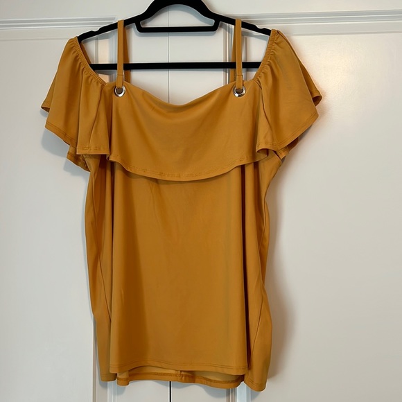 NWOT Mustard yellow on/off the shoulder top. - Picture 1 of 3